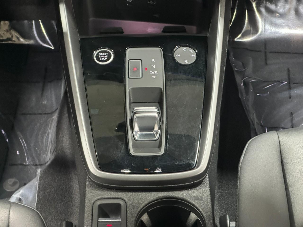 Audi A3 Vehicle Full-screen Gallery Image 16