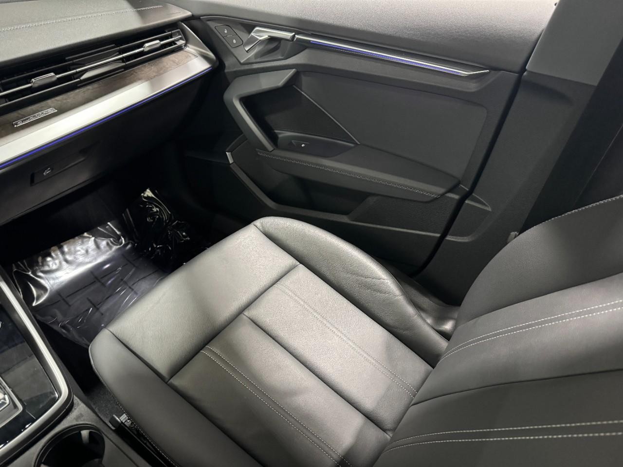 Audi A3 Vehicle Full-screen Gallery Image 17