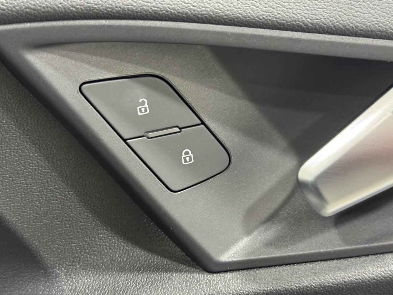 Audi A3 Vehicle Full-screen Gallery Image 21