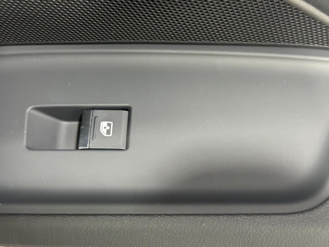 Audi A3 Vehicle Full-screen Gallery Image 22