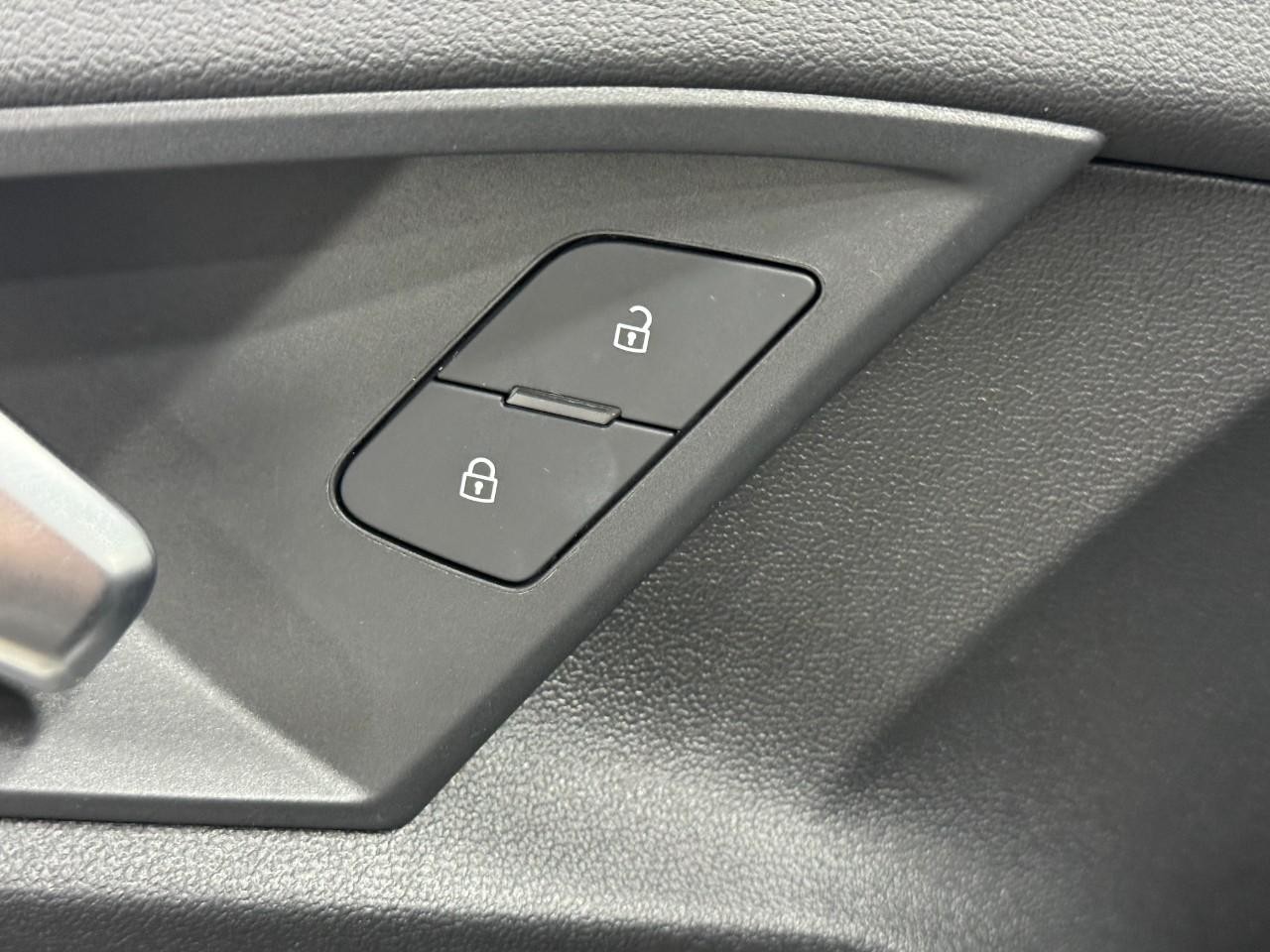 Audi A3 Vehicle Full-screen Gallery Image 23