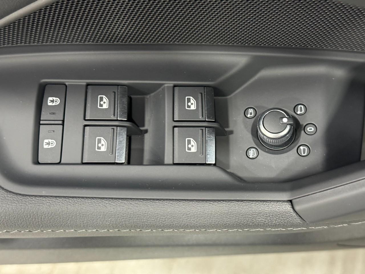 Audi A3 Vehicle Full-screen Gallery Image 25