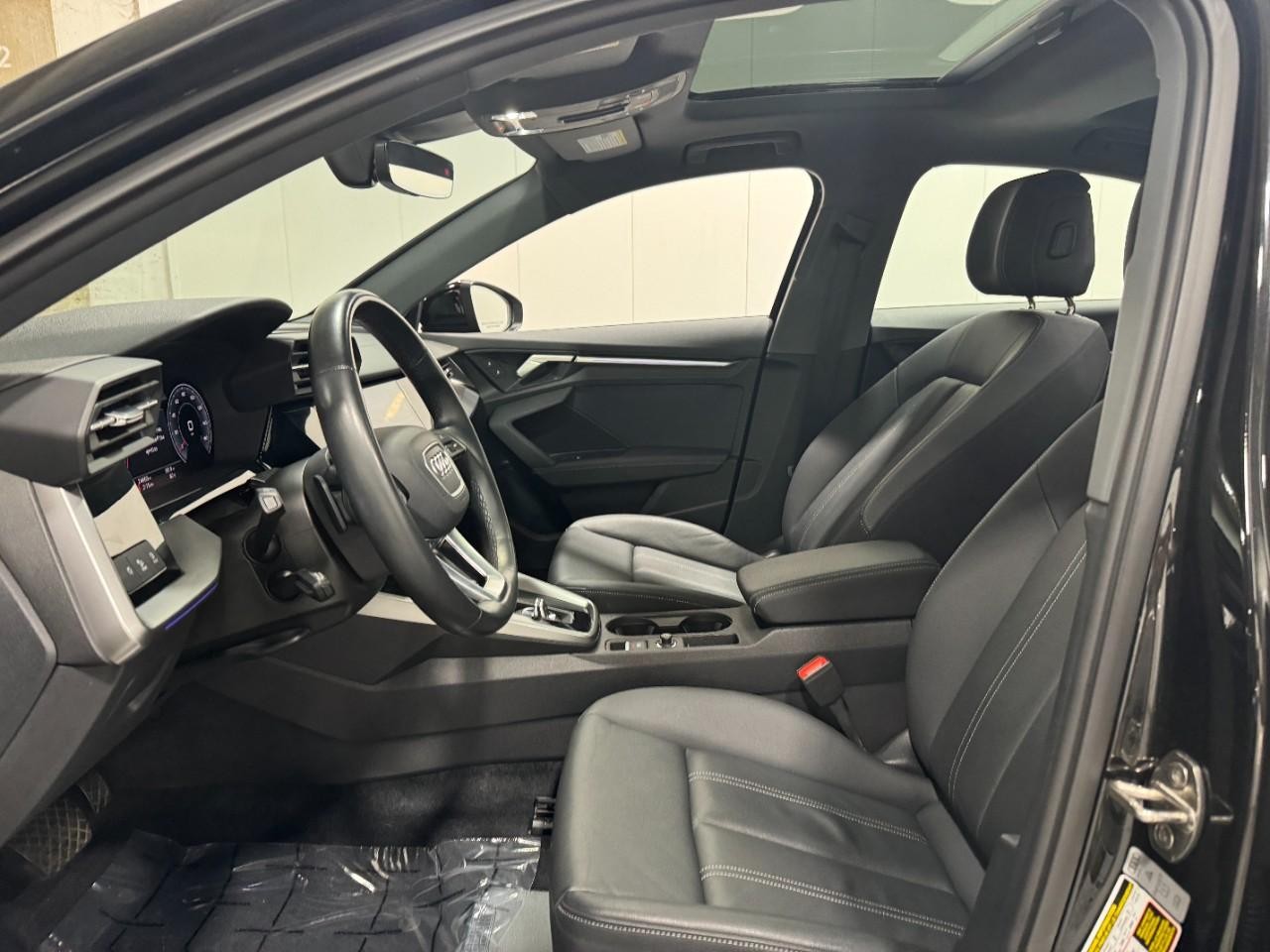 Audi A3 Vehicle Full-screen Gallery Image 28