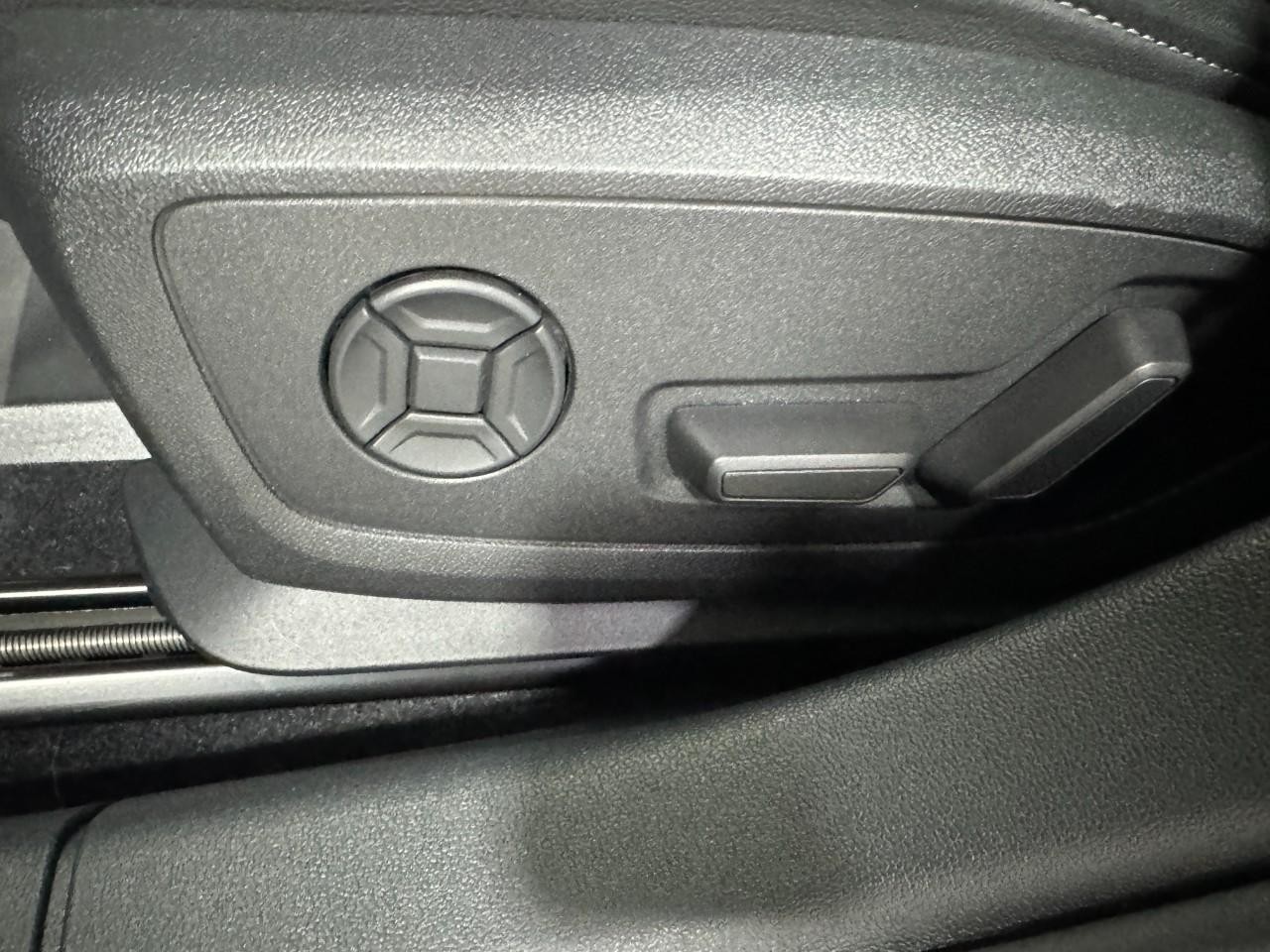 Audi A3 Vehicle Full-screen Gallery Image 30