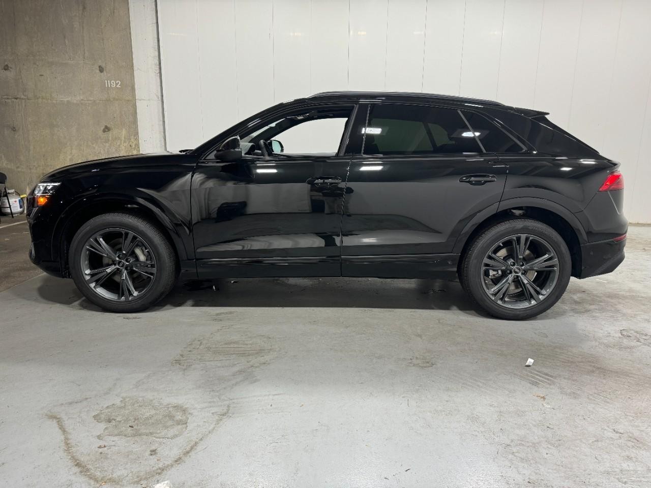 Audi Q8 Vehicle Full-screen Gallery Image 2