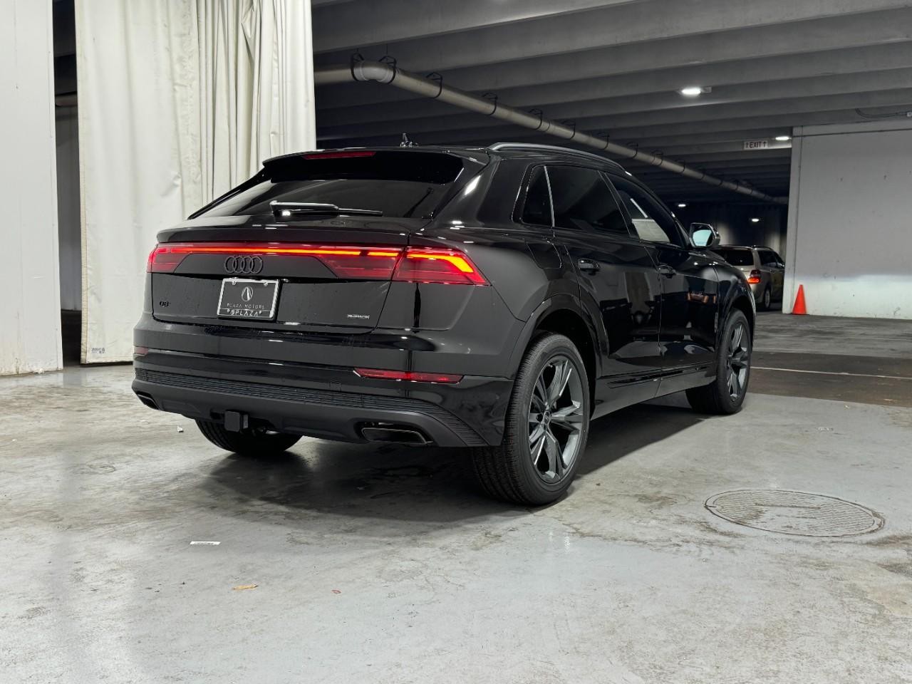 Audi Q8 Vehicle Full-screen Gallery Image 4