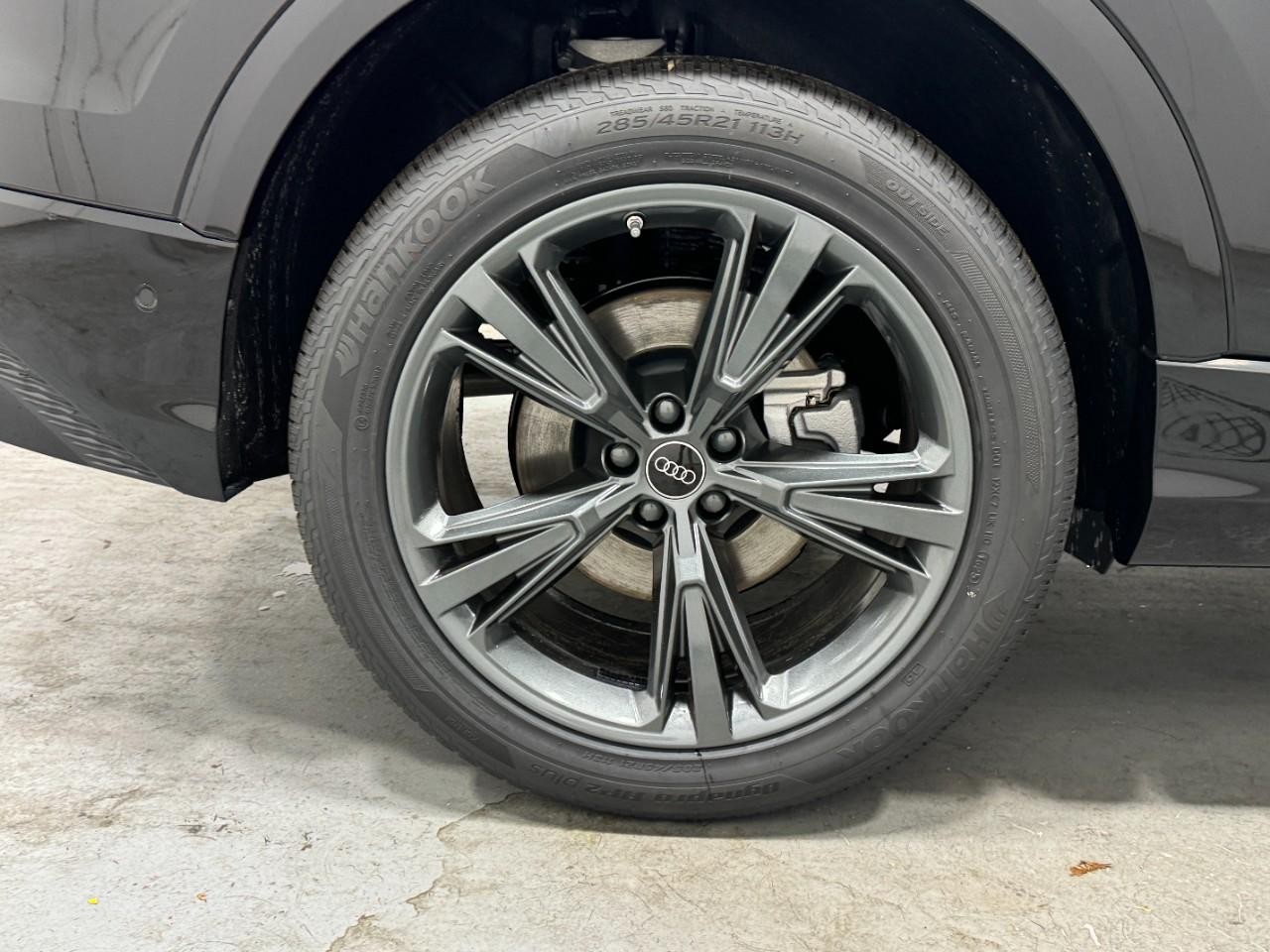 Audi Q8 Vehicle Full-screen Gallery Image 5