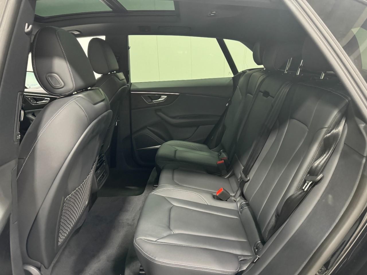 Audi Q8 Vehicle Full-screen Gallery Image 8