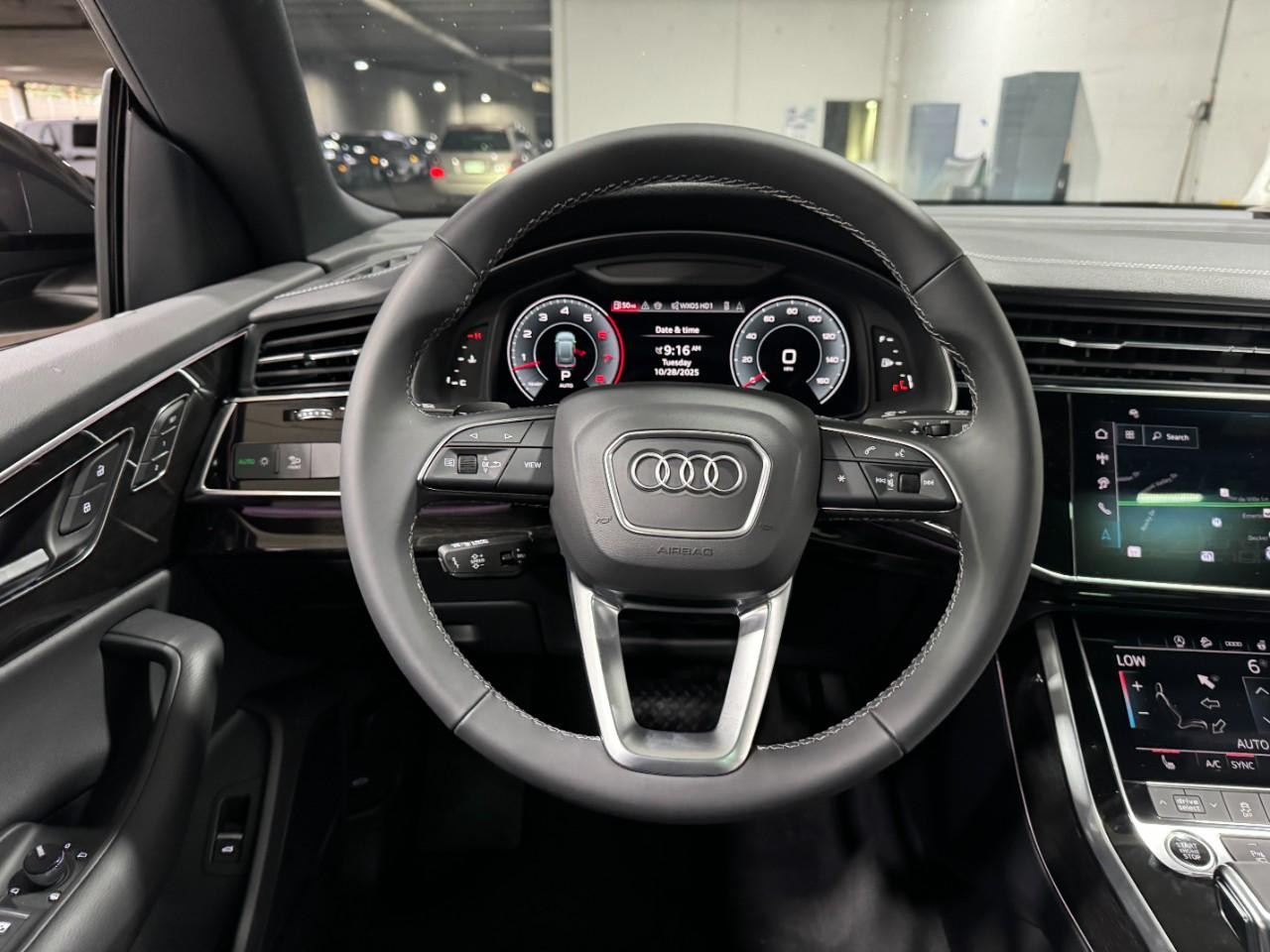 Audi Q8 Vehicle Full-screen Gallery Image 14