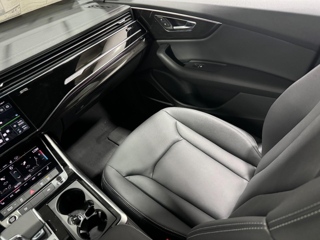 Audi Q8 Vehicle Full-screen Gallery Image 18