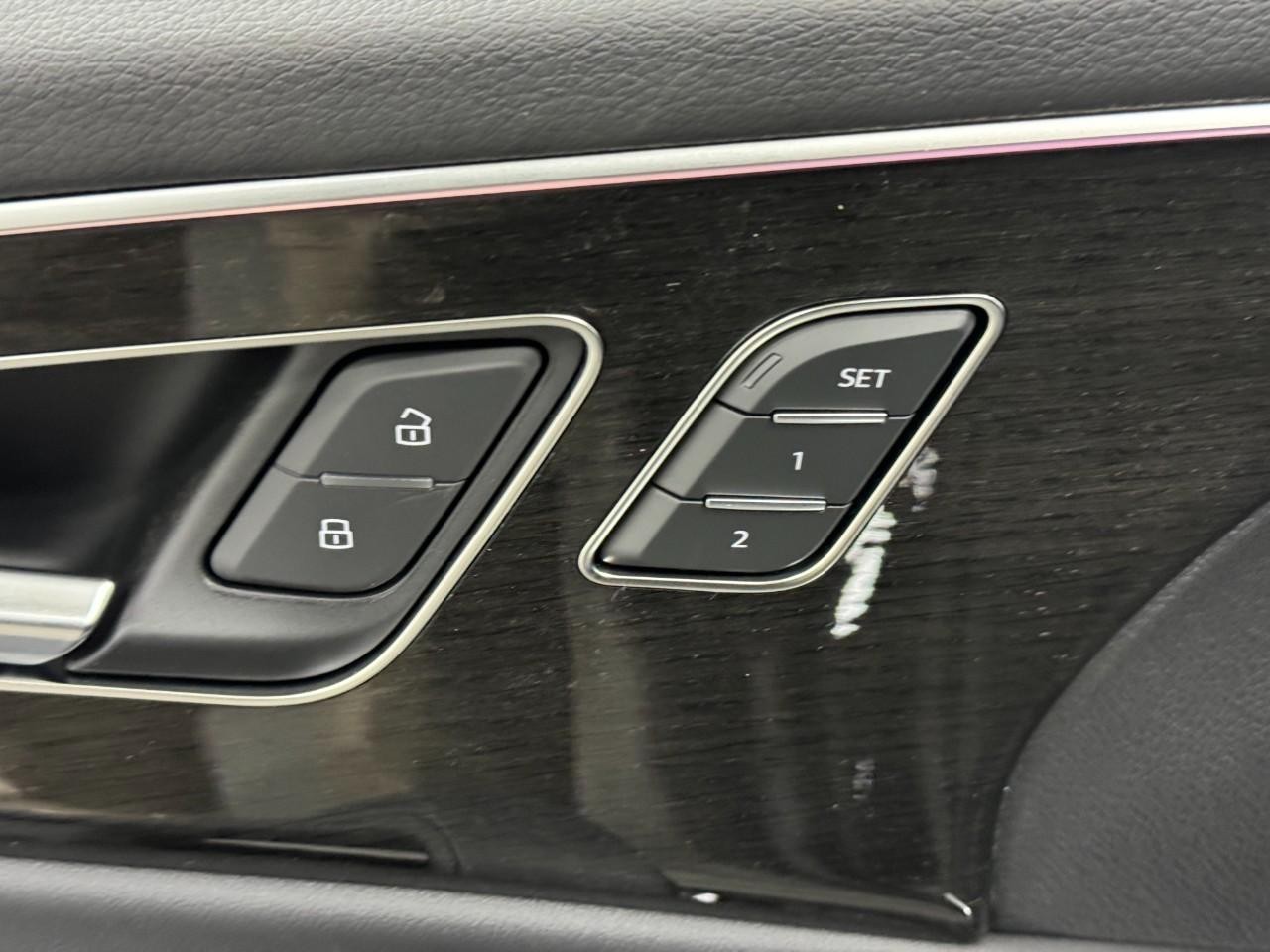 Audi Q8 Vehicle Full-screen Gallery Image 24