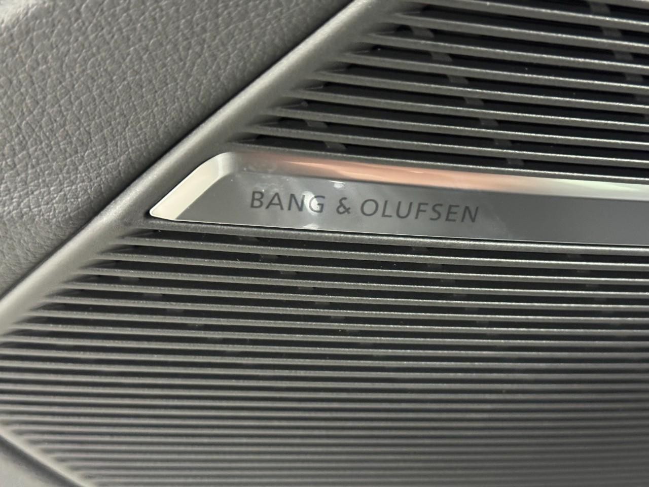 Audi Q8 Vehicle Full-screen Gallery Image 27