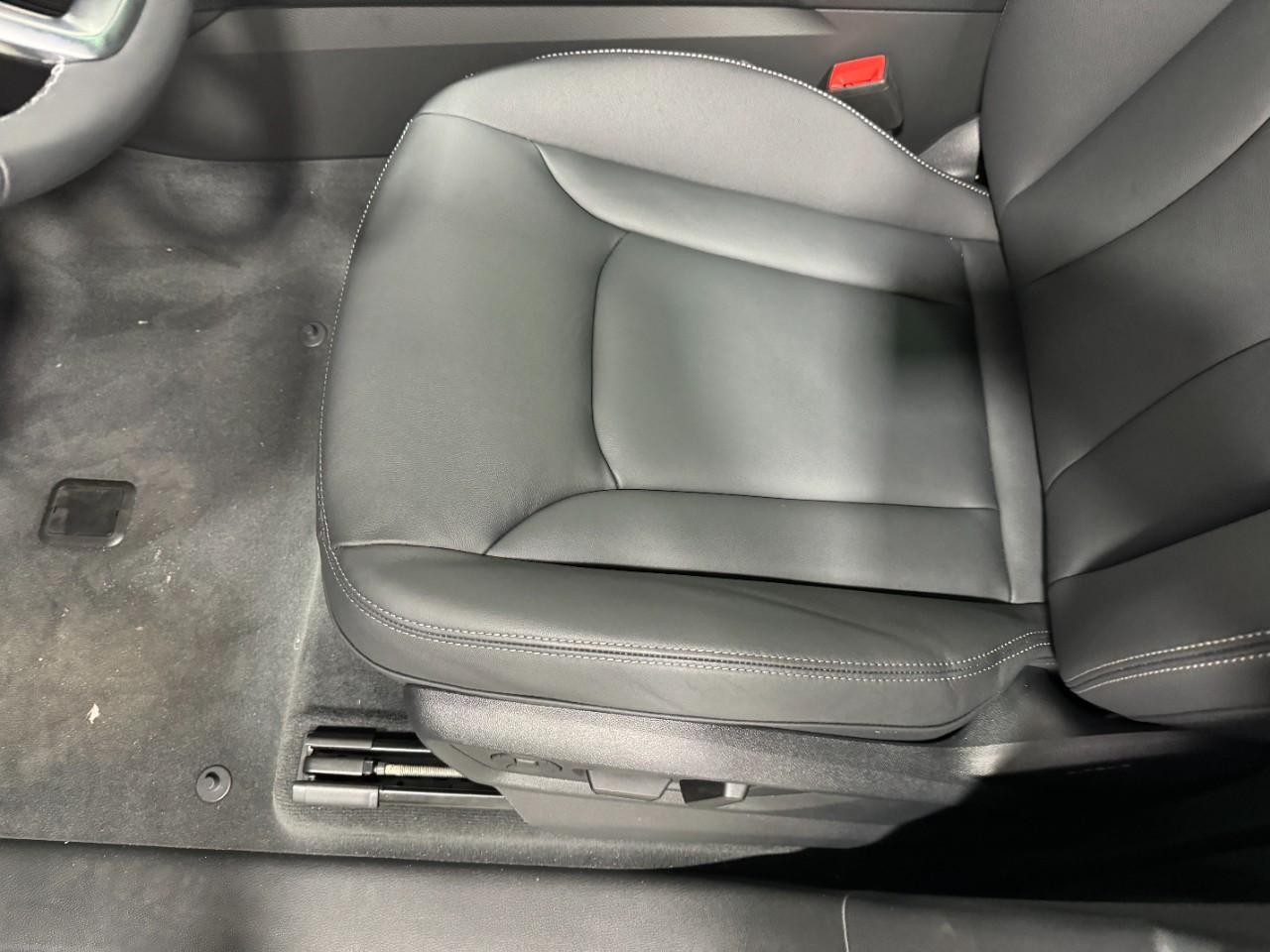 Audi Q8 Vehicle Full-screen Gallery Image 29