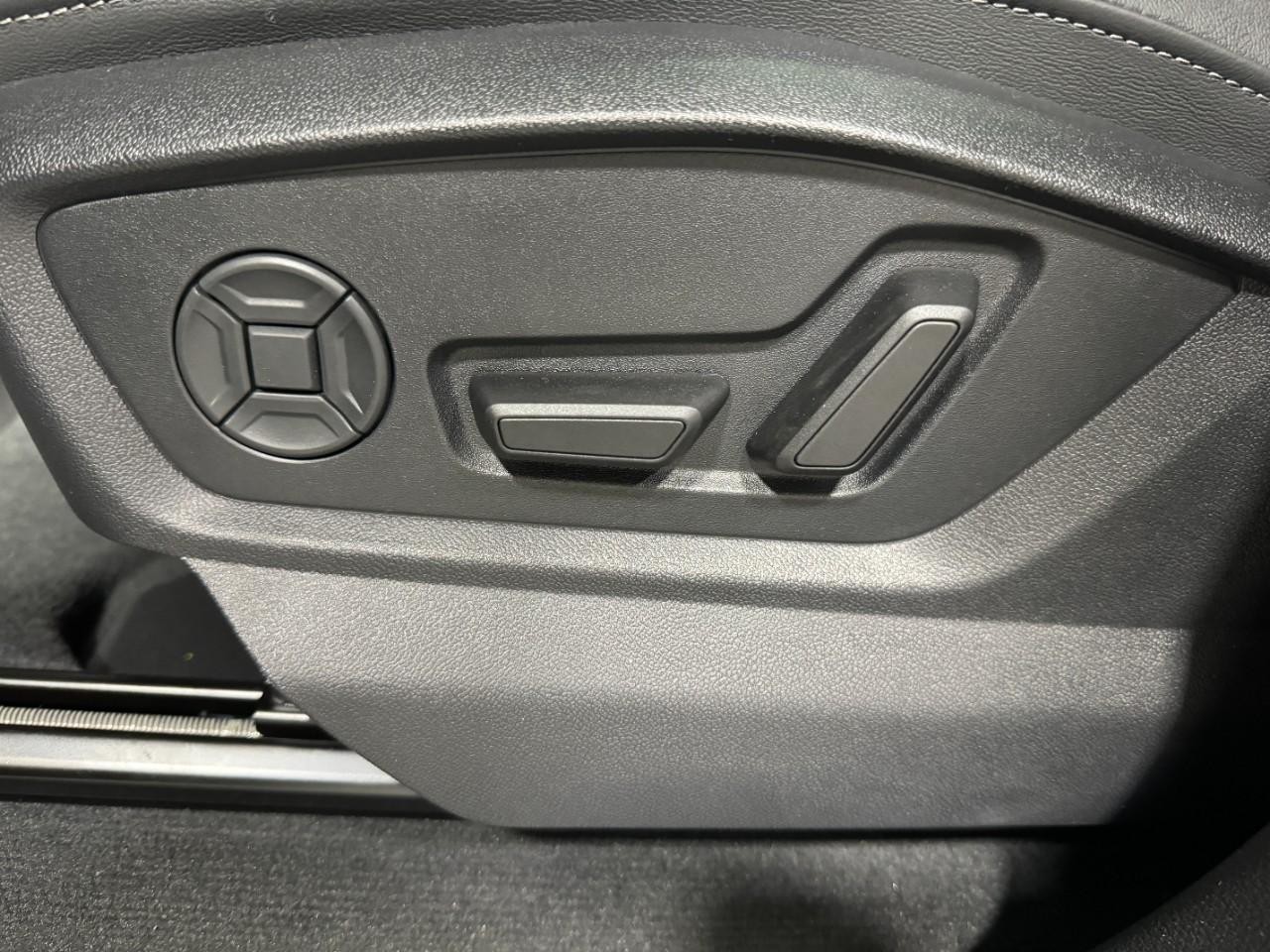 Audi Q8 Vehicle Full-screen Gallery Image 30