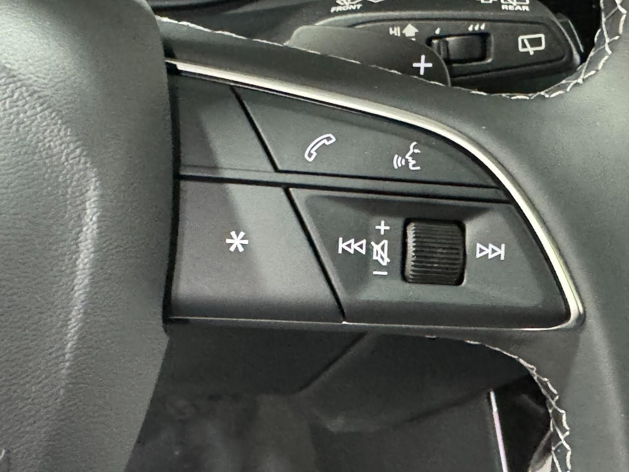 Audi Q8 Vehicle Full-screen Gallery Image 34