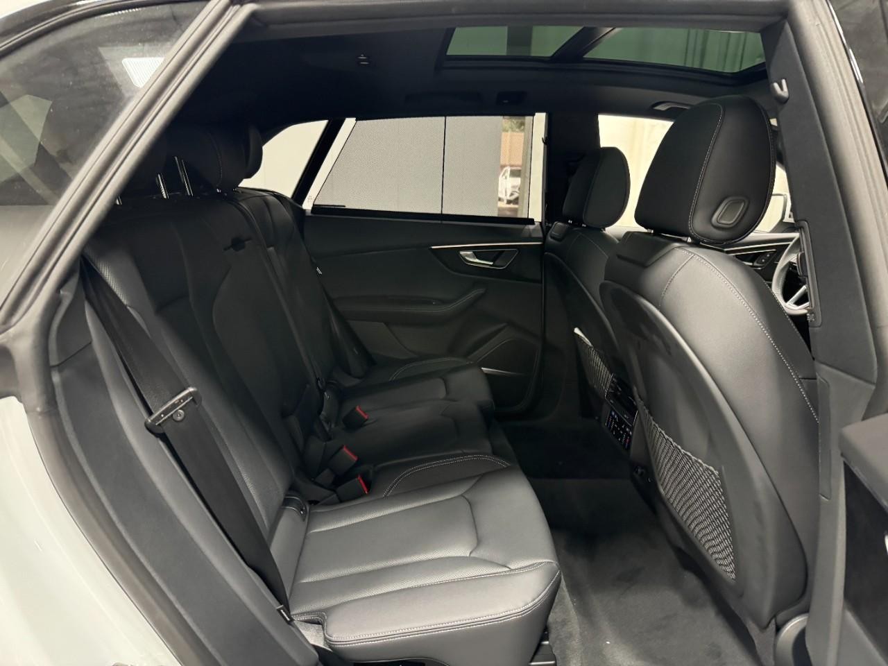 Audi Q8 Vehicle Full-screen Gallery Image 10