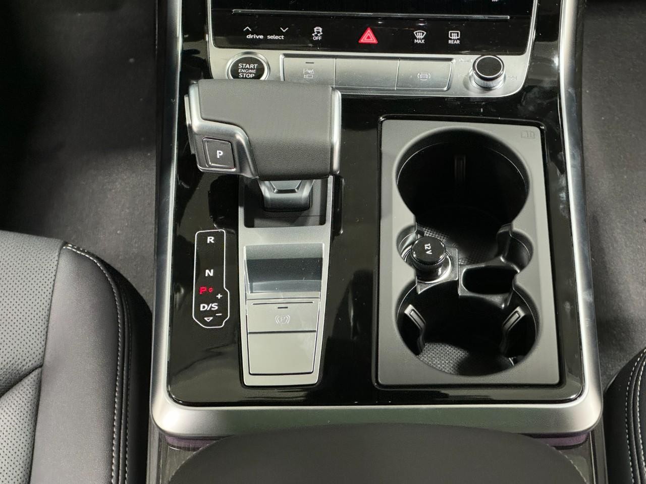 Audi Q8 Vehicle Full-screen Gallery Image 17