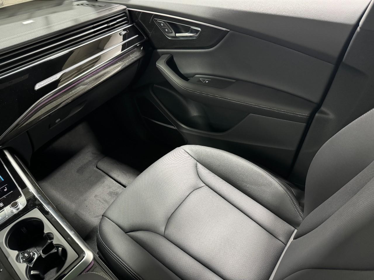 Audi Q8 Vehicle Full-screen Gallery Image 18