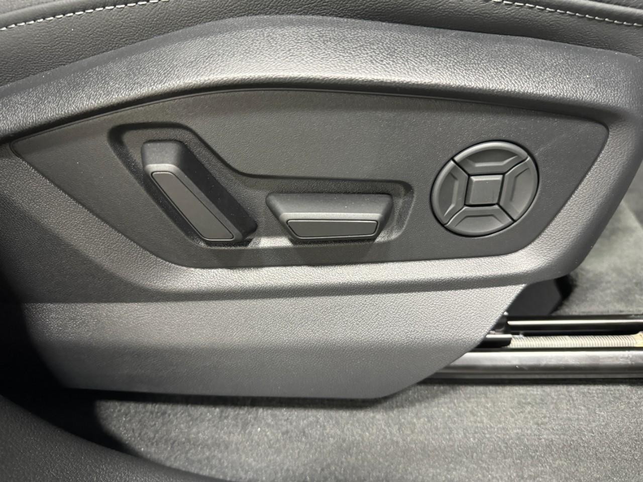 Audi Q8 Vehicle Full-screen Gallery Image 21