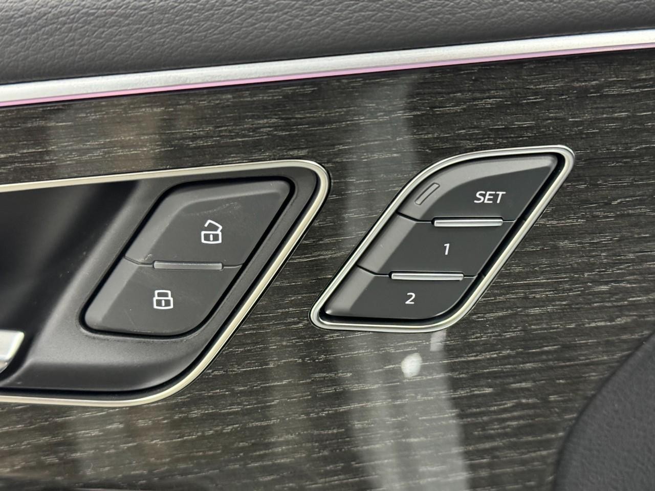 Audi Q8 Vehicle Full-screen Gallery Image 24