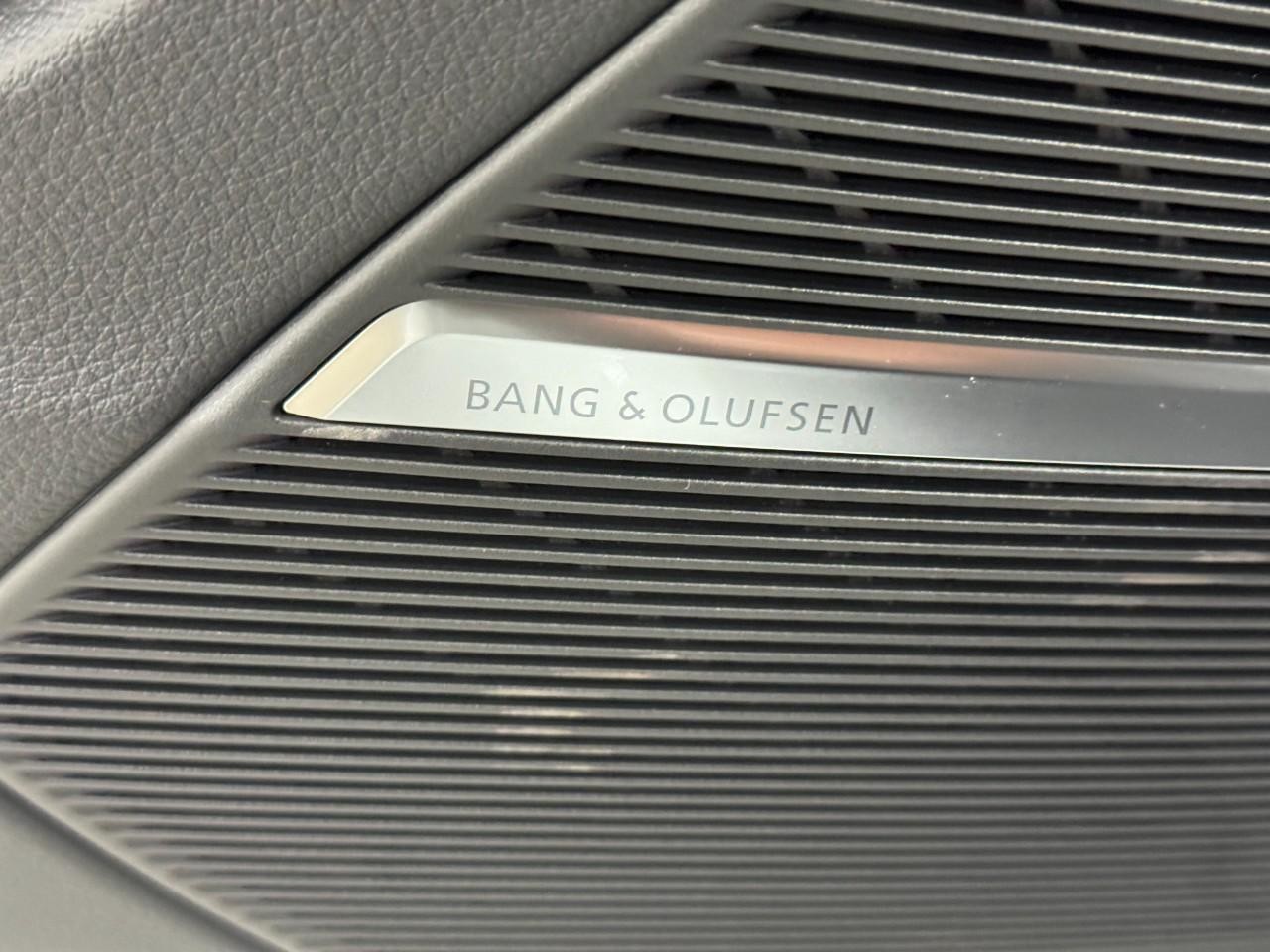 Audi Q8 Vehicle Full-screen Gallery Image 27