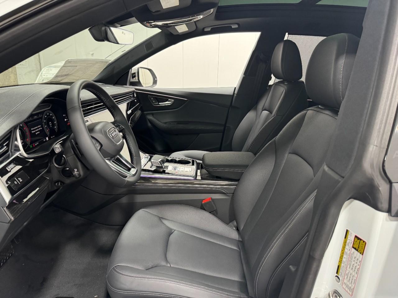 Audi Q8 Vehicle Full-screen Gallery Image 28