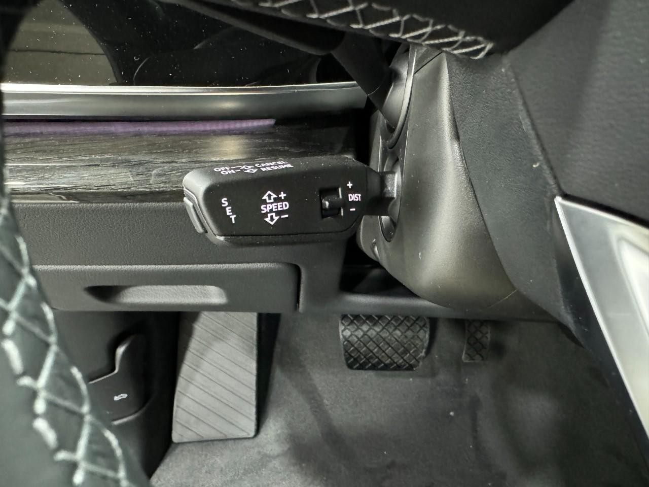 Audi Q8 Vehicle Full-screen Gallery Image 32