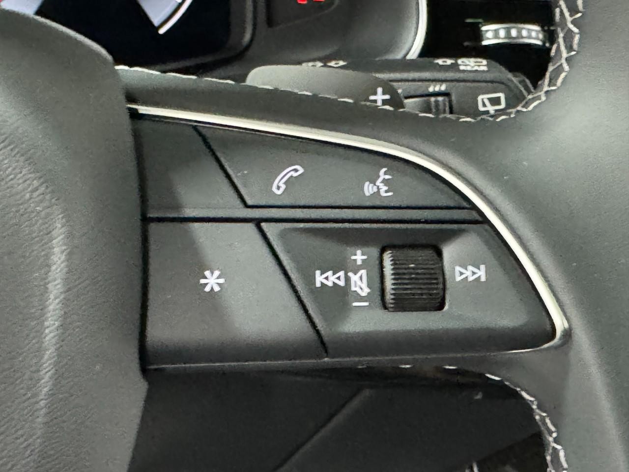 Audi Q8 Vehicle Full-screen Gallery Image 34