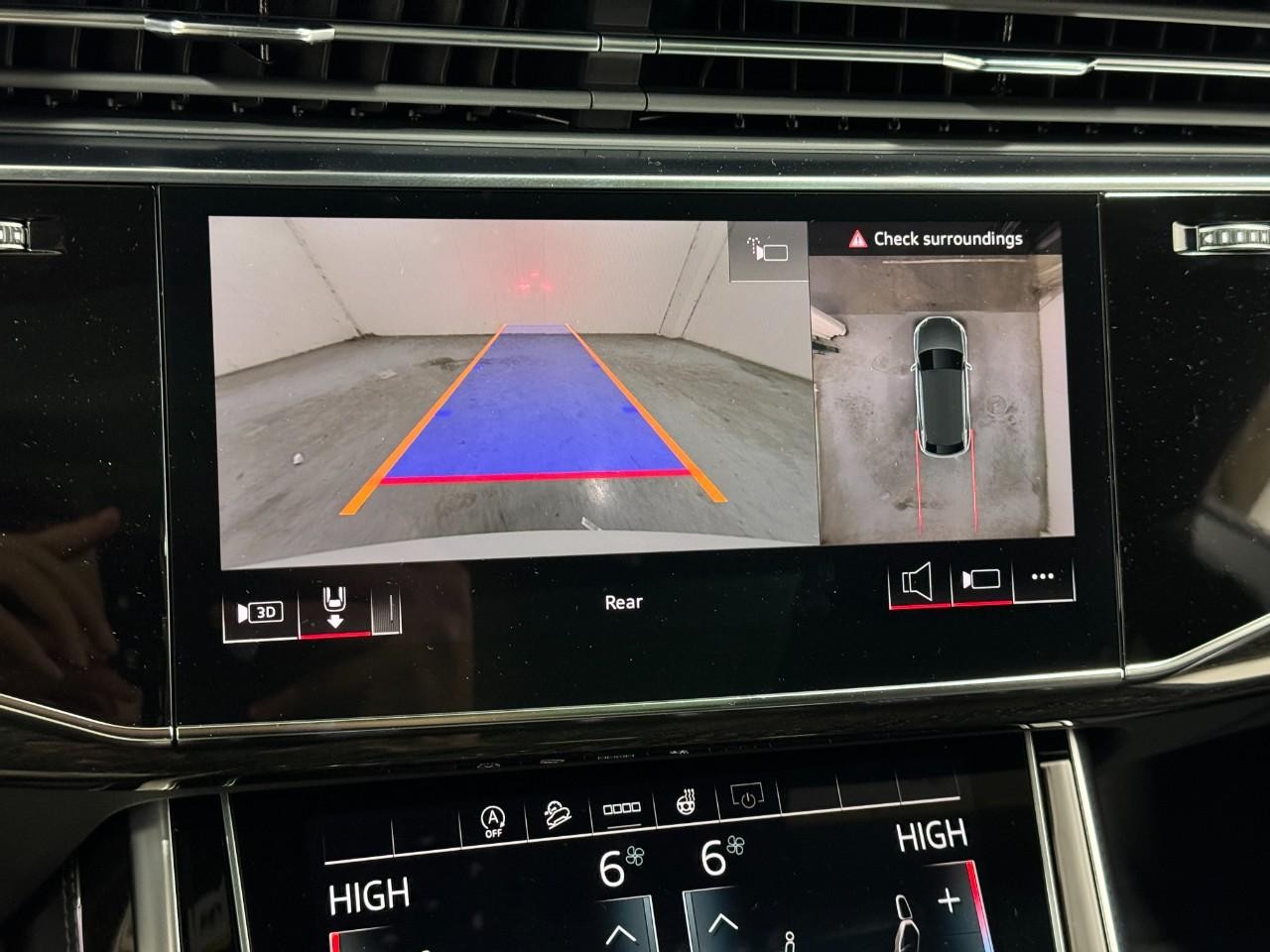 Audi Q8 Vehicle Full-screen Gallery Image 36