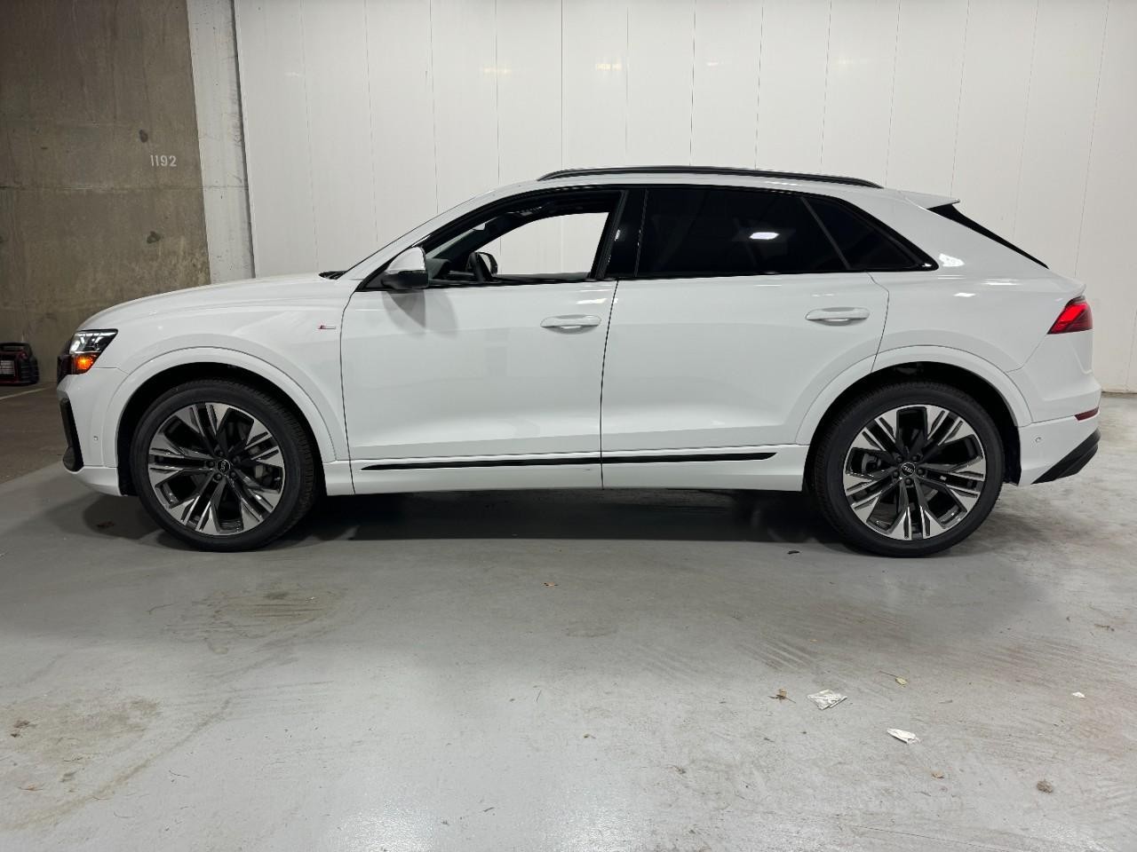 Audi Q8 Vehicle Full-screen Gallery Image 2