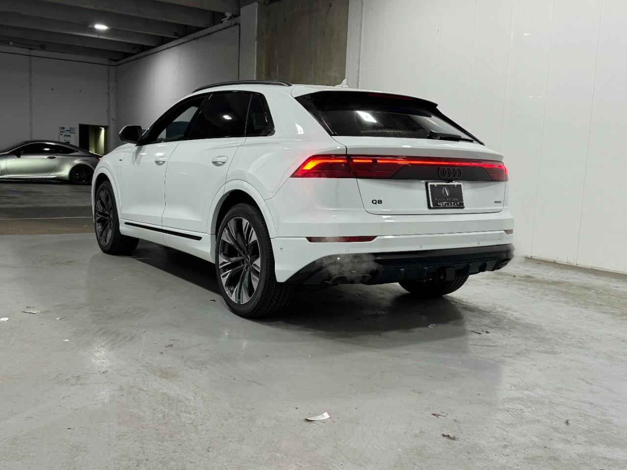 Audi Q8 Vehicle Full-screen Gallery Image 3