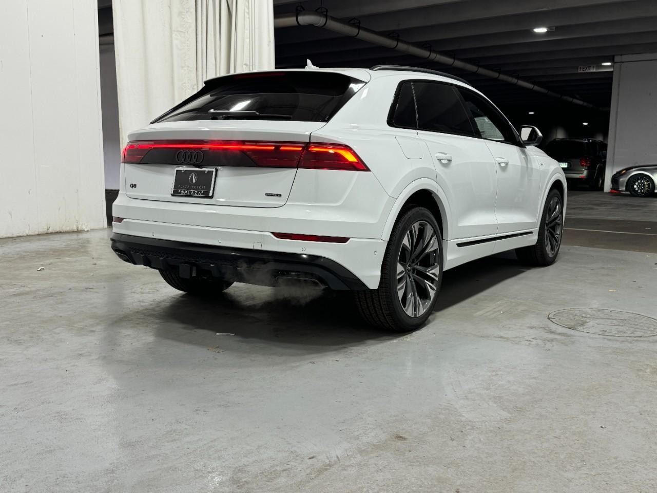 Audi Q8 Vehicle Full-screen Gallery Image 4