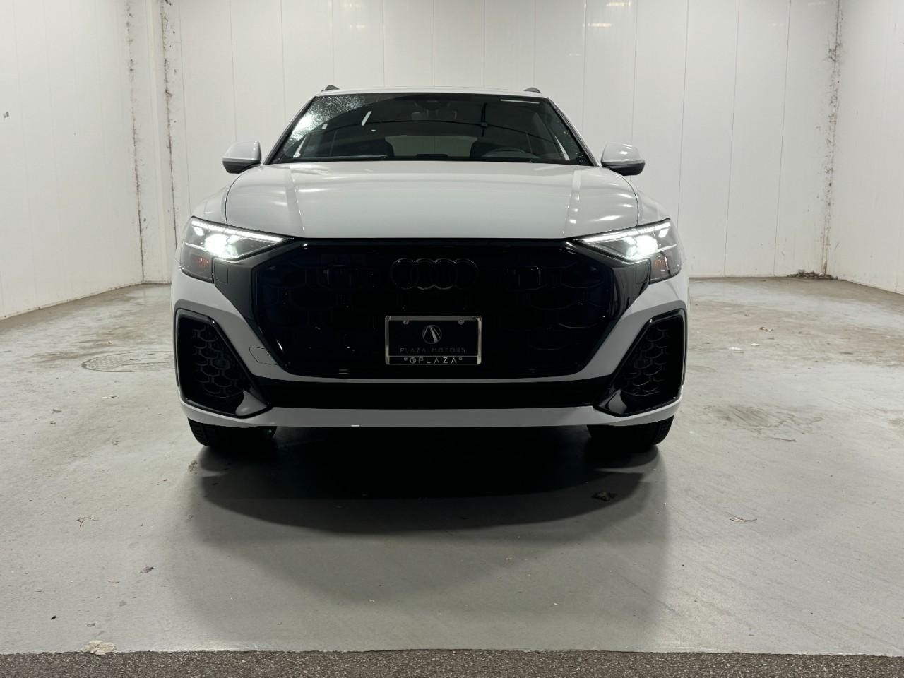 Audi Q8 Vehicle Full-screen Gallery Image 7