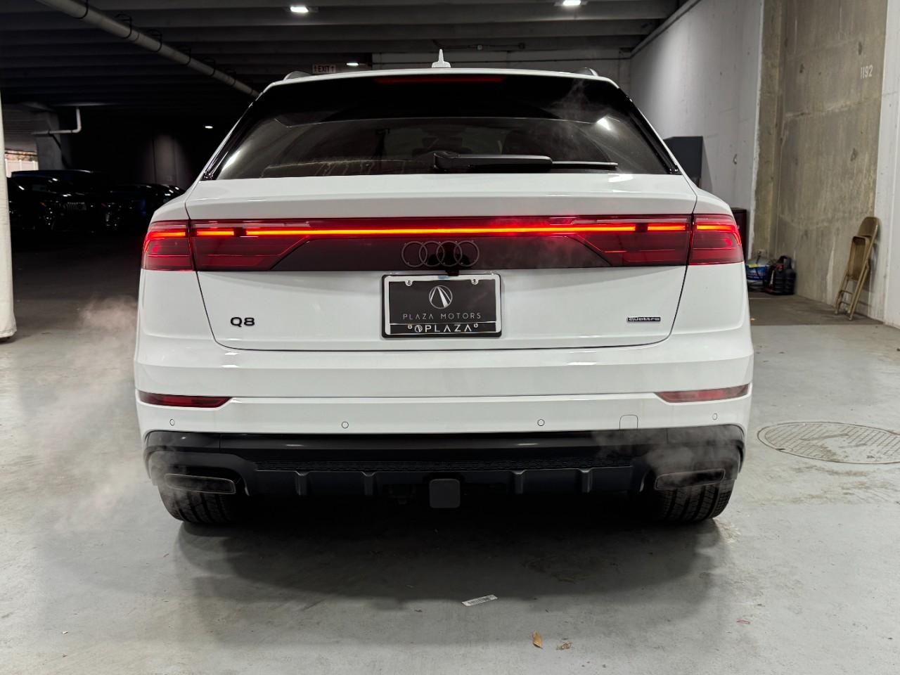 Audi Q8 Vehicle Full-screen Gallery Image 9