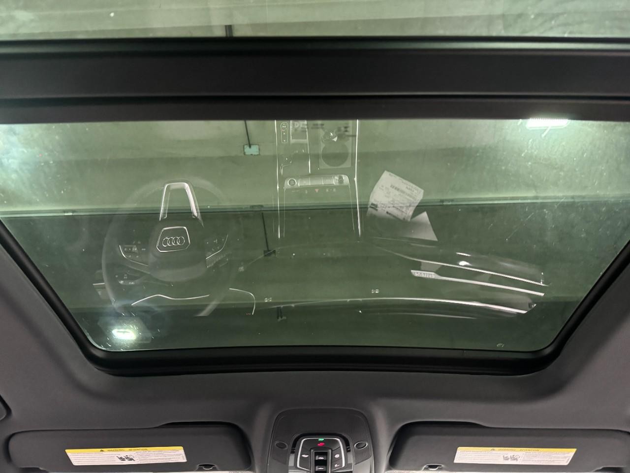 Audi Q8 Vehicle Full-screen Gallery Image 12