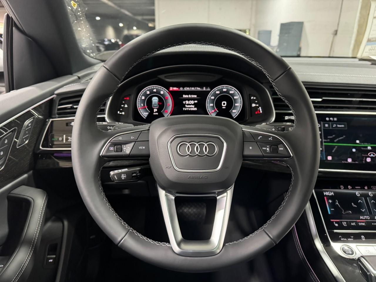 Audi Q8 Vehicle Full-screen Gallery Image 14