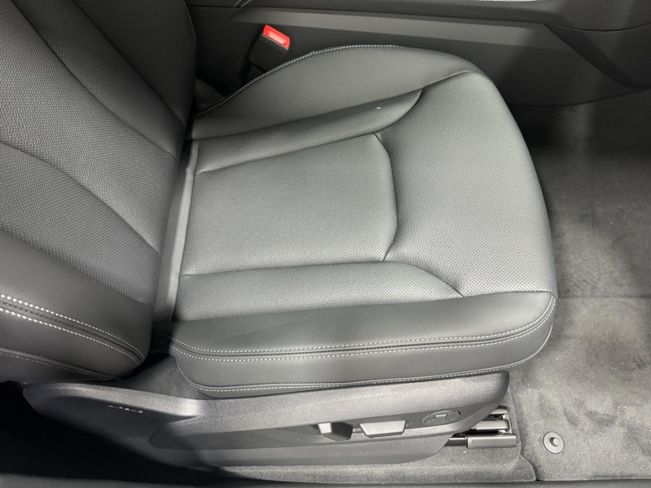 Audi Q8 Vehicle Full-screen Gallery Image 20