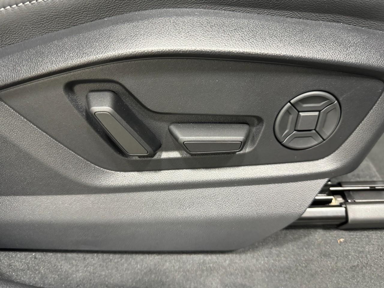 Audi Q8 Vehicle Full-screen Gallery Image 21