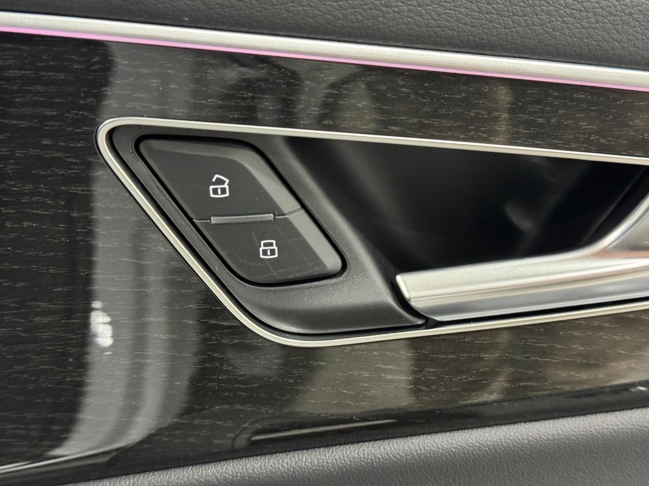 Audi Q8 Vehicle Full-screen Gallery Image 22