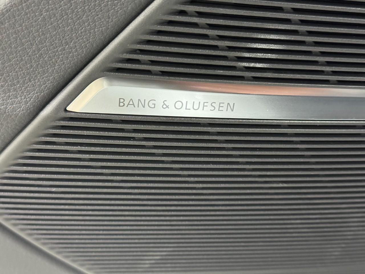 Audi Q8 Vehicle Full-screen Gallery Image 27