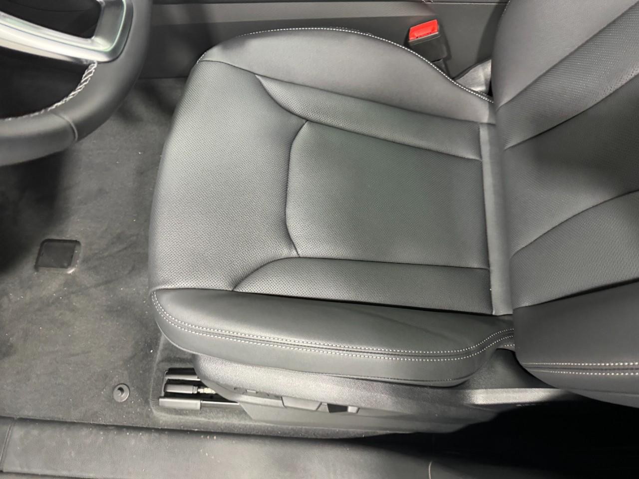 Audi Q8 Vehicle Full-screen Gallery Image 29