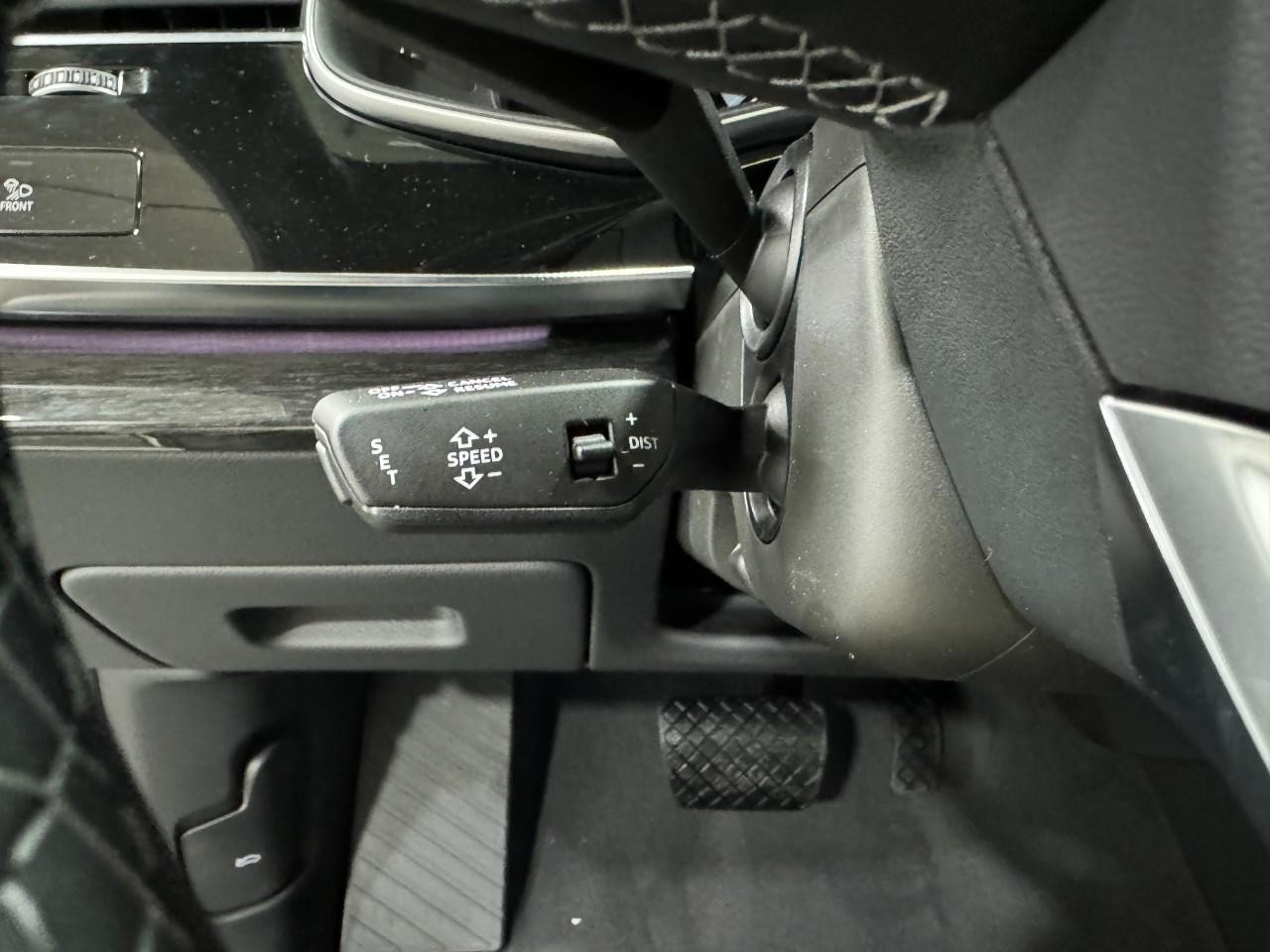 Audi Q8 Vehicle Full-screen Gallery Image 32