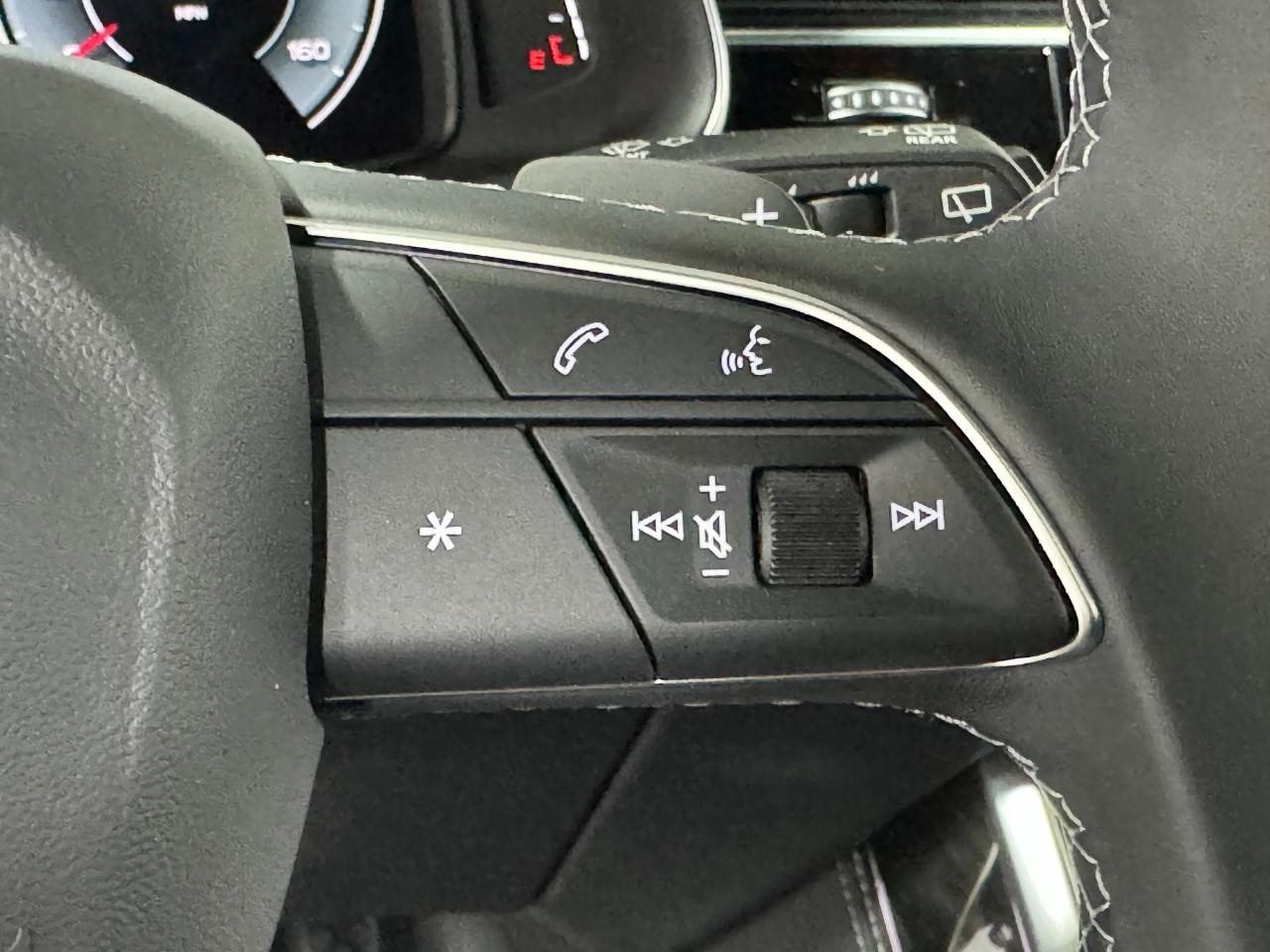 Audi Q8 Vehicle Full-screen Gallery Image 34