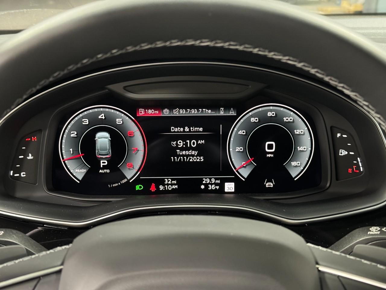 Audi Q8 Vehicle Full-screen Gallery Image 35