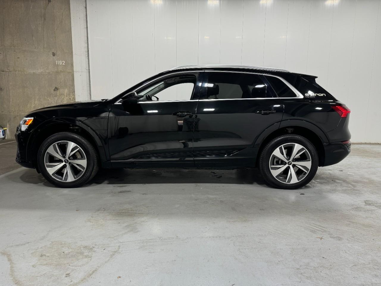 Audi Q8 e-tron Vehicle Full-screen Gallery Image 2