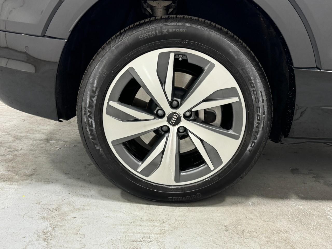 Audi Q8 e-tron Vehicle Full-screen Gallery Image 5