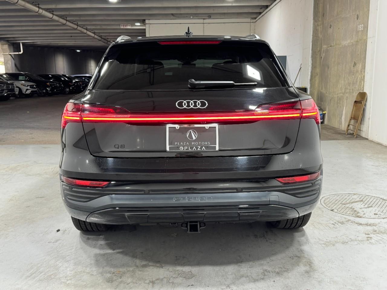 Audi Q8 e-tron Vehicle Full-screen Gallery Image 9