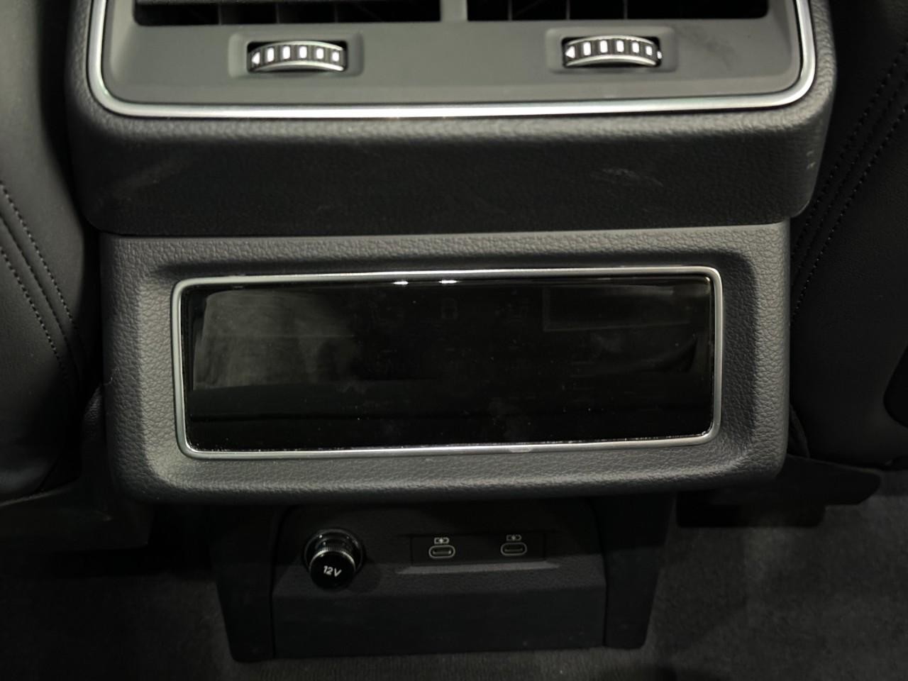 Audi Q8 e-tron Vehicle Full-screen Gallery Image 11