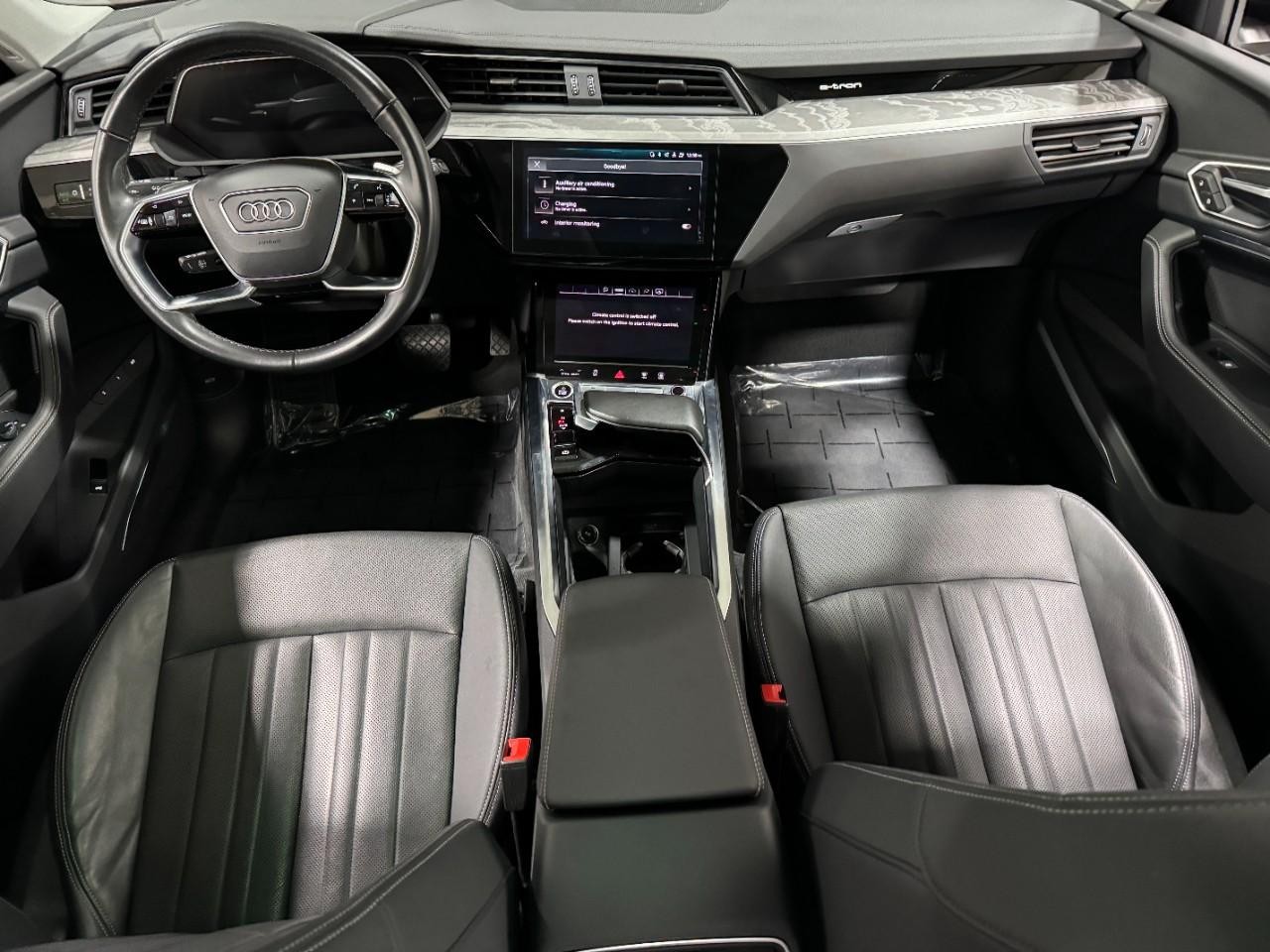 Audi Q8 e-tron Vehicle Full-screen Gallery Image 13