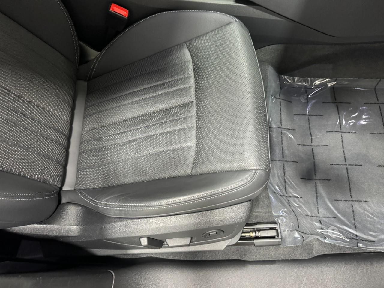 Audi Q8 e-tron Vehicle Full-screen Gallery Image 19